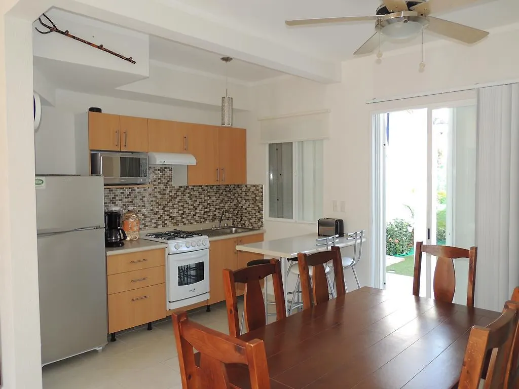 Feriehus La Casa Del Mexicano Terraza Y Jardin Exoticos 12 Min Del Playa Esmeralda Villa Playa del Carmen