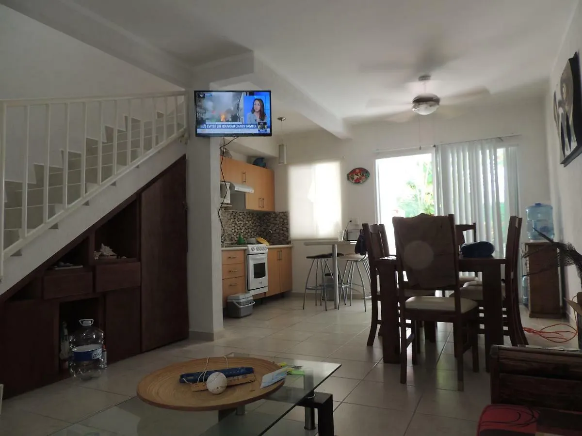 La Casa Del Mexicano Terraza Y Jardin Exoticos 12 Min Del Playa Esmeralda Vila Playa del Carmen Casa de Férias